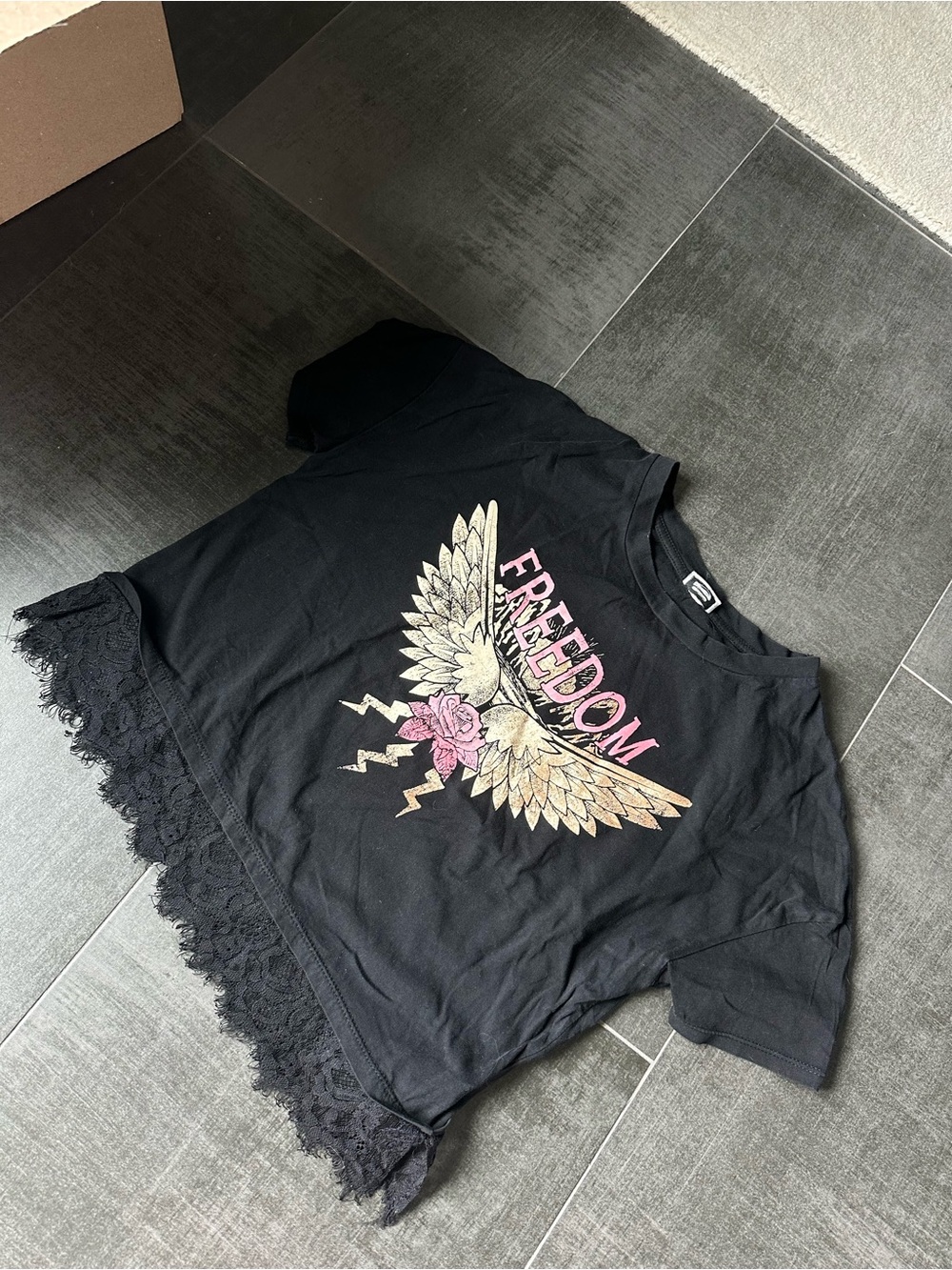 Freedom Wing Graphic Lace-Hem Tee - Black